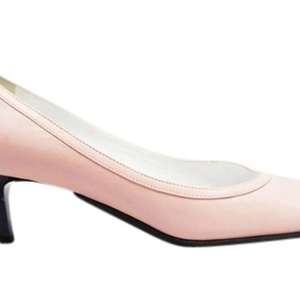 St. John Knits Leather Kitten Heel Almond Toe Classic 8 Pink Pumps NEW